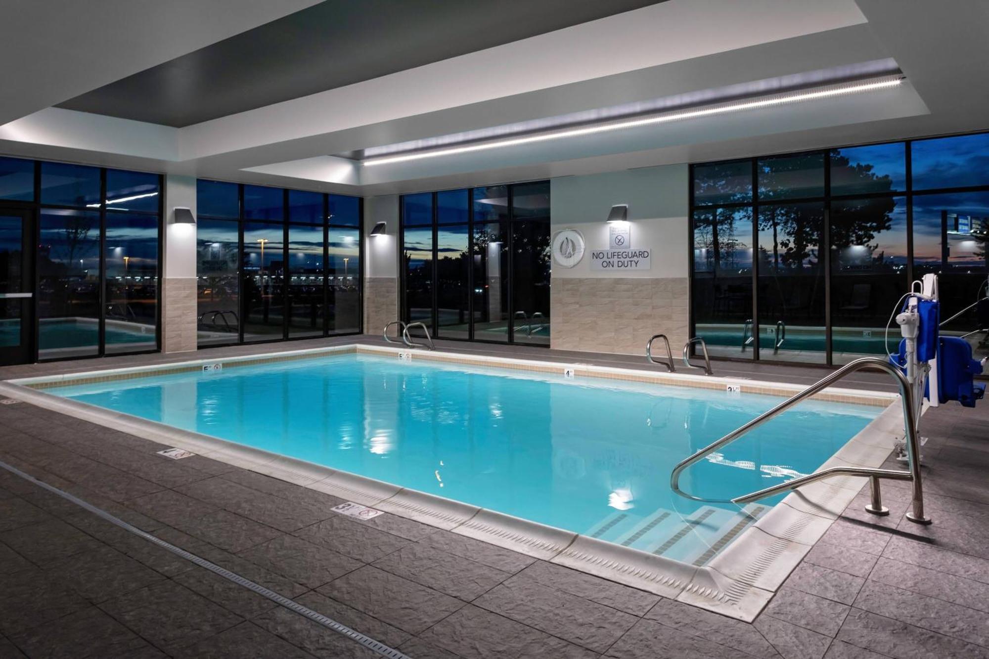 Отель Courtyard Pasco Tri-Cities Airport Экстерьер фото